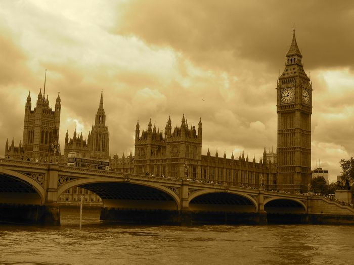 external image 6396_tn_London%20Parlament.jpg